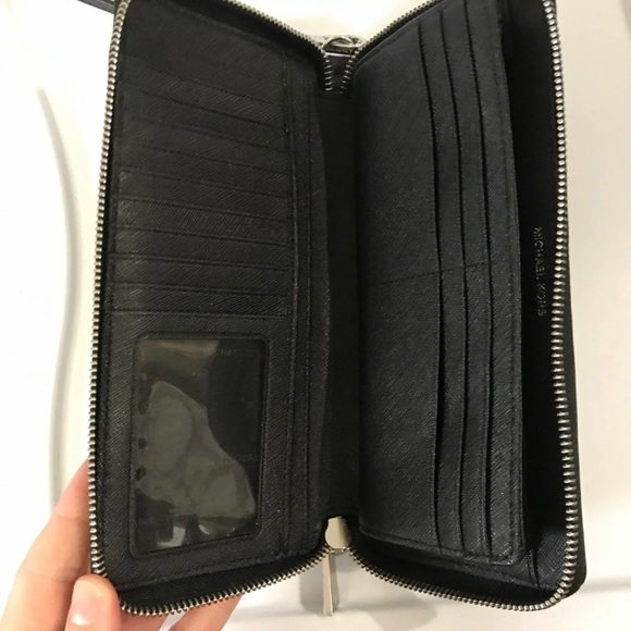 Michael Kors wristlet - Picture 2 of 3